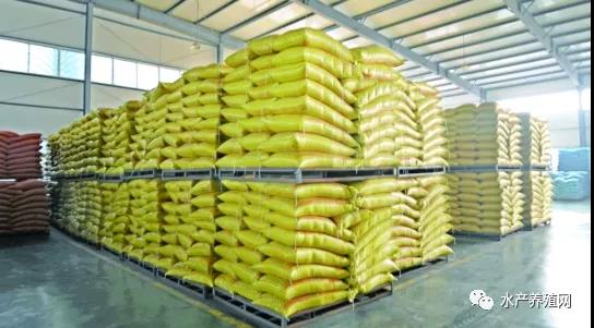 2、投資多少我想辦個(gè)年產(chǎn)10萬噸的牛羊飼料廠