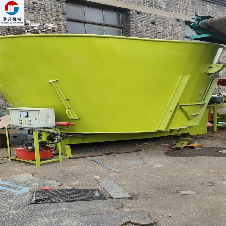 2、我想買一輛奶牛飼料攪拌車。哪個(gè)更好?